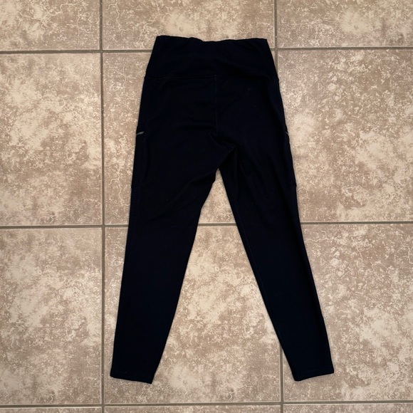 Old Navy Zipper Pocket Street Leggings - Picture 4 of 4